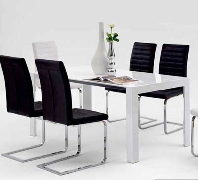 hochglanz-tisch-4 schwarzer Freischwinger mit Hochglanz Esstisch